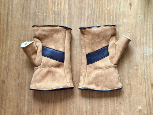 Cognac Mittens