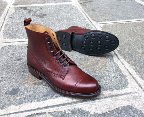 une paire de boots pour homme en cuir grainé parfaite pour l'hiver
