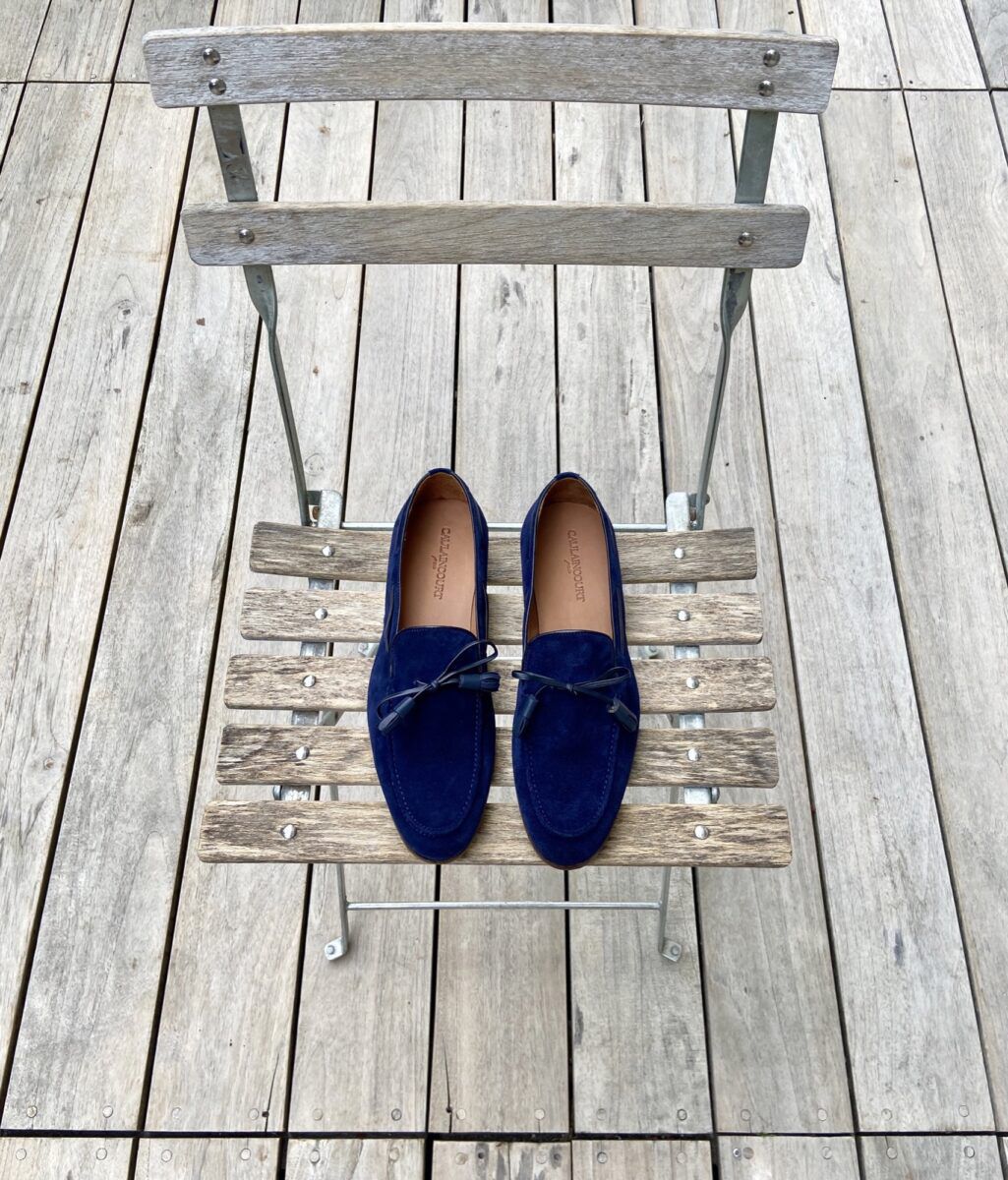 Mocassin à nœud en veau velours de couleur navy - Caulaincourt Paris